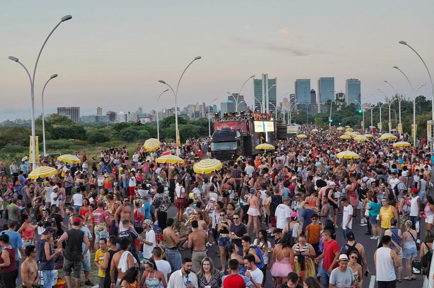 Fim de semana terá mais blocos do Carnaval de Rua na orla